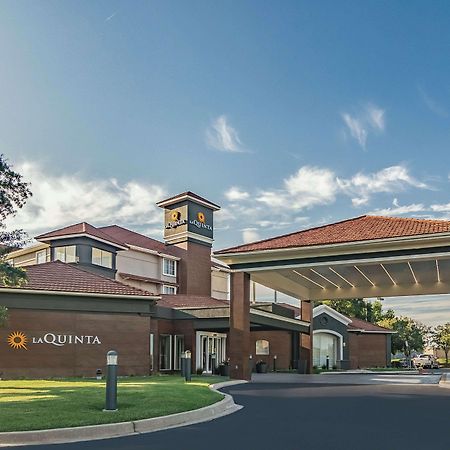 Отель La Quinta By Wyndham Alexandria Airport Экстерьер фото