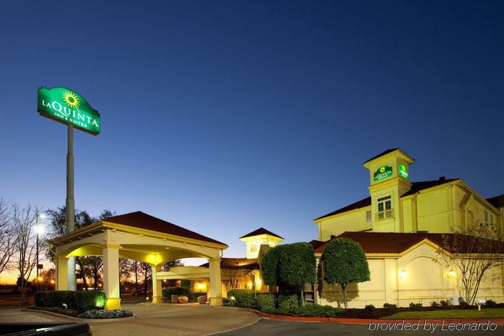 Отель La Quinta By Wyndham Alexandria Airport Экстерьер фото